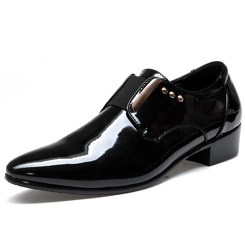 Scarpe eleganti da uomo slip-on in pelle verniciata lucida con punta affusolata