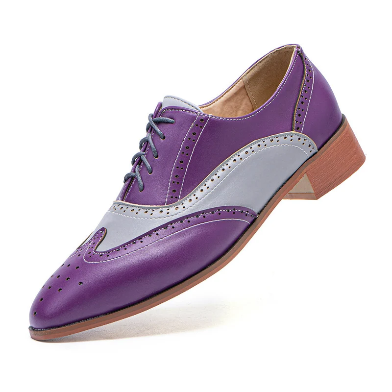 Scarpe eleganti da uomo d'affari con blocchi di colore viola e traforate