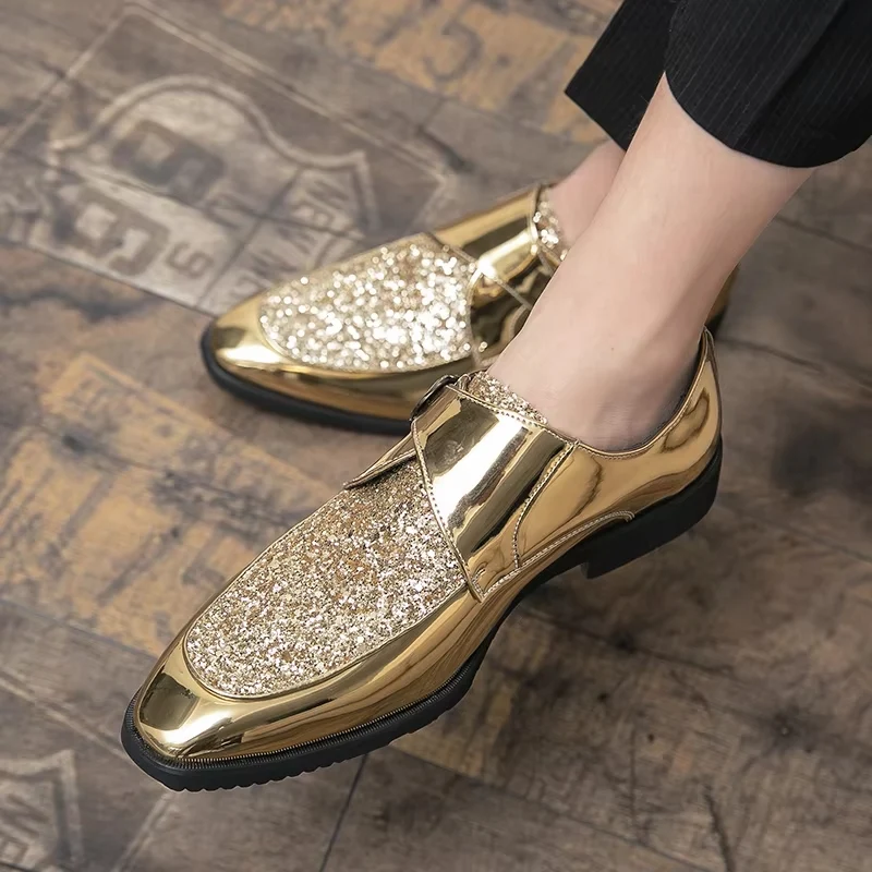 Scarpe da uomo alla moda con paillettes dorate e nere