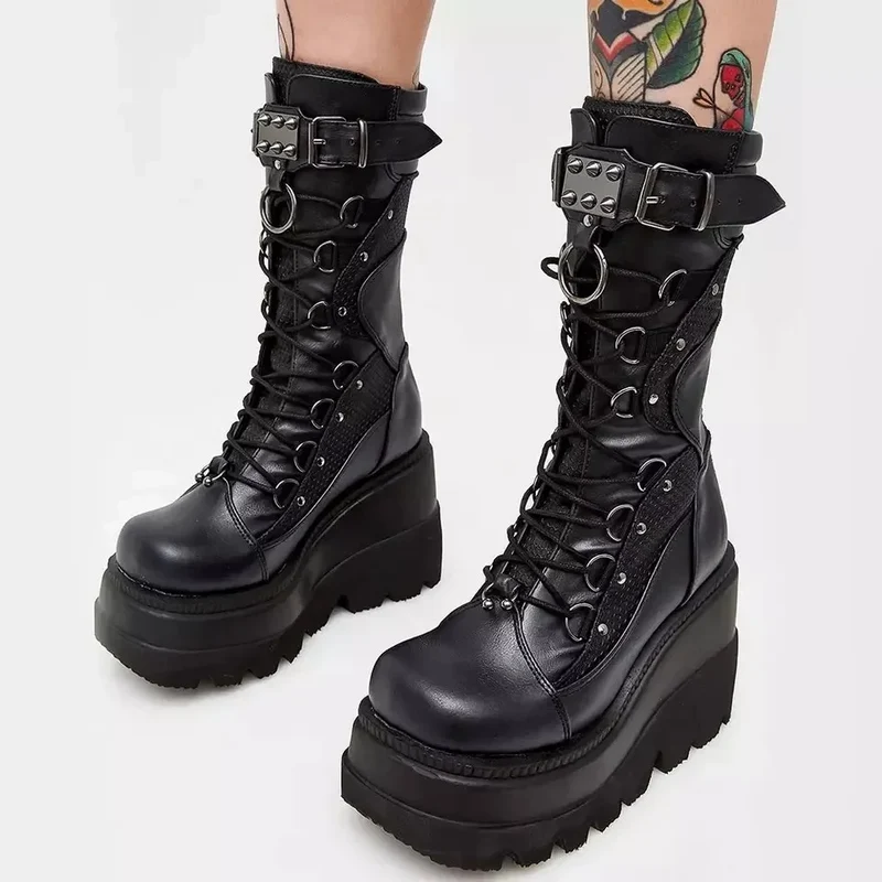 Stivali con zeppa e fibbia punk alla moda, tacchi alti, per feste e cosplay