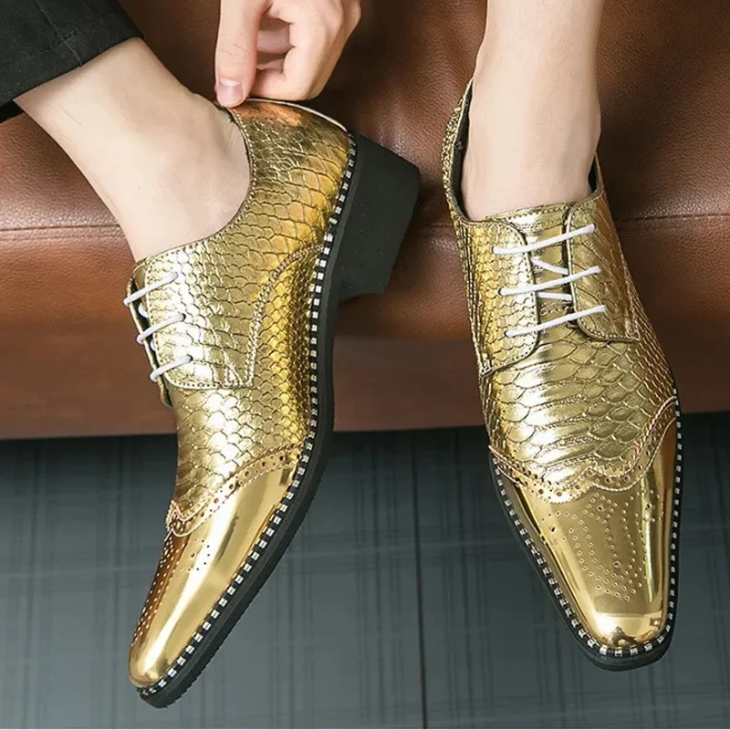 Scarpe da uomo in pelle Oxford brogue color oro