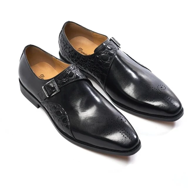 Scarpe eleganti con punta alari