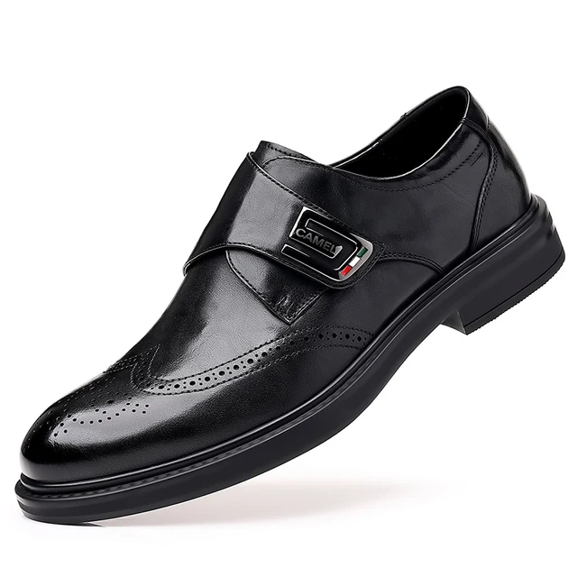 Scarpe da uomo con blocchi intagliati in pelle
