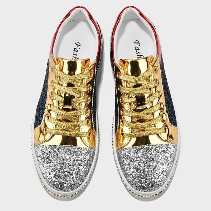 Scarpe sportive dorate eleganti ed eleganti per uomo