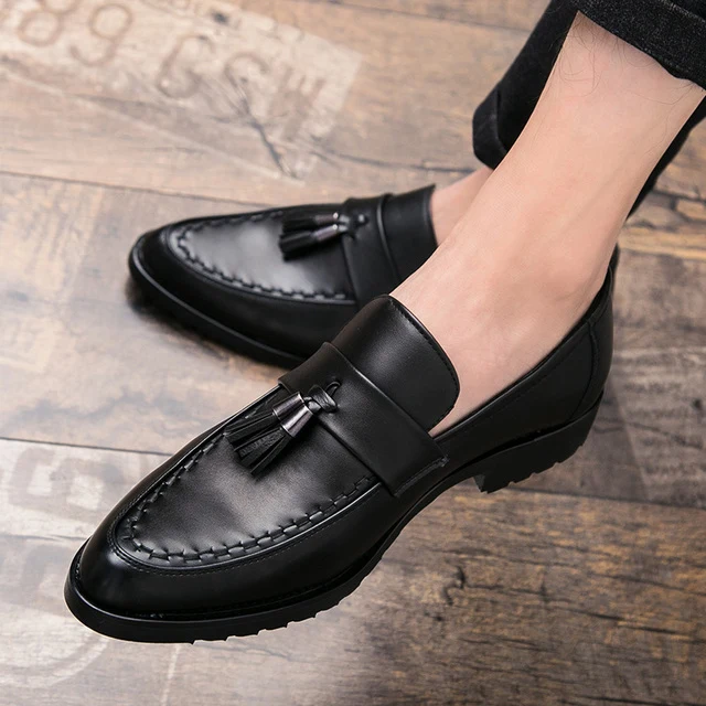 Eleganti mocassini con nappe da uomo in pelle, scarpe formali
