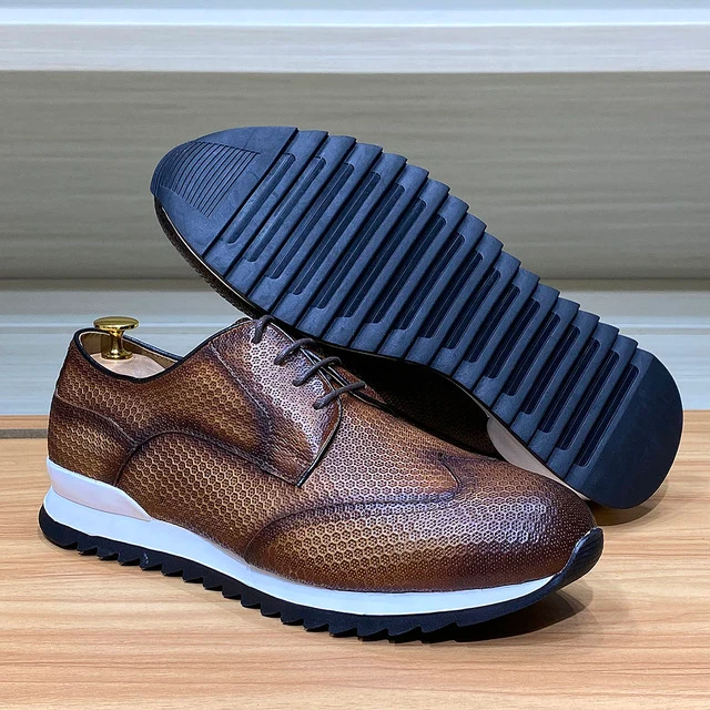 Scarpe da ginnastica con punta alari
