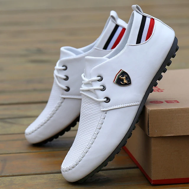 Scarpe da guida morbide alla moda con lacci