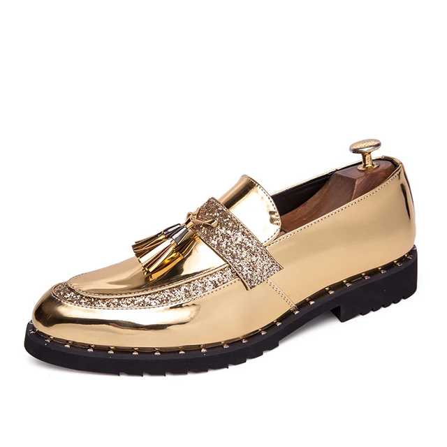 Scarpe nere e dorate da uomo